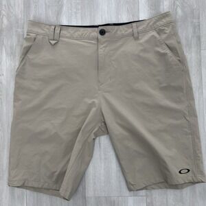 Oakley Men's 36 Beige Chino Shorts Regular Fit Flat Front Mid Rise Pockets.